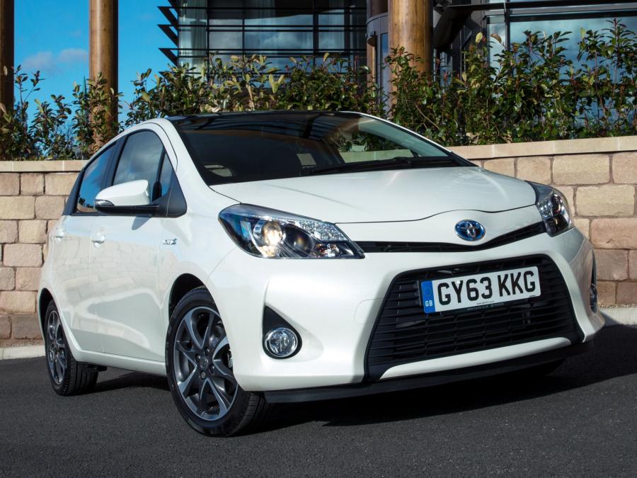  Toyota Yaris Hybrid Trend 2013 года  (UK) (фото 6 из 11)